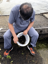 Miaomiao`s father and a bucket with crabs at the northwest side of the Grevelingendam