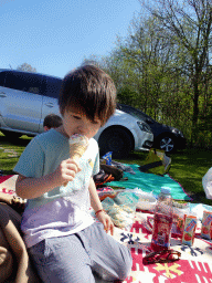 Max with an ice cream at the northwest side of the Grevelingendam