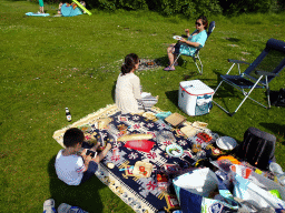 Miaomiao, Max and our friend having a barbecue at the northwest side of the Grevelingendam