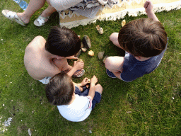 Max and our friends playing with stones at the northwest side of the Grevelingendam
