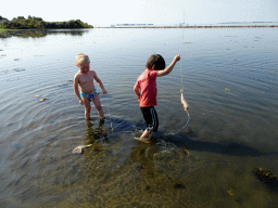 Max and his friend catching crabs at the north side of the Grevelingendam