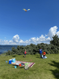 Miaomiao, Max and his friend kiting at the northwest side of the Grevelingendam