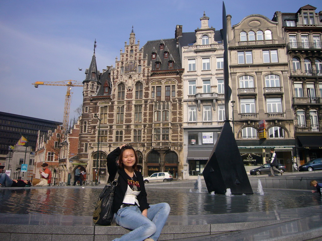 Miaomiao at a fountain at the Mont des Arts hill