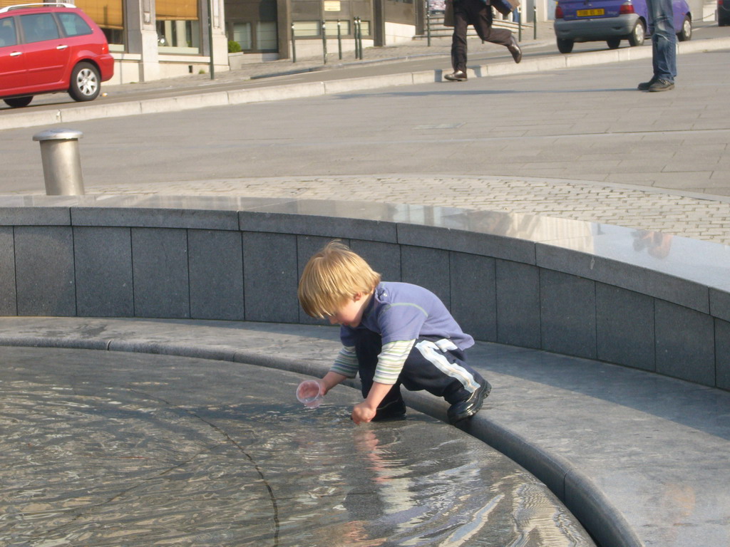 Child playing in a fountain at the Mont des Arts hill