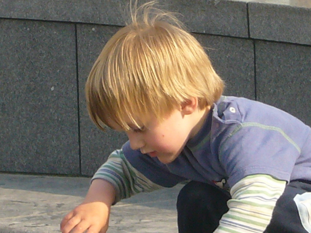 Child playing in a fountain at the Mont des Arts hill