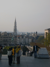 Tim at the Mont des Arts hill with the equestrian statue of King Albert I and the tower of the City Hall