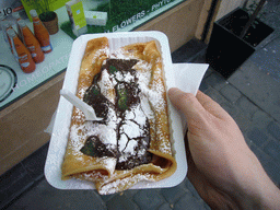 Crêpe au Chocolat in Tim`s hand