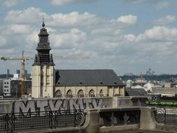 The Église de la Chapelle church and the Atomium, viewed from the Place Poelaert square