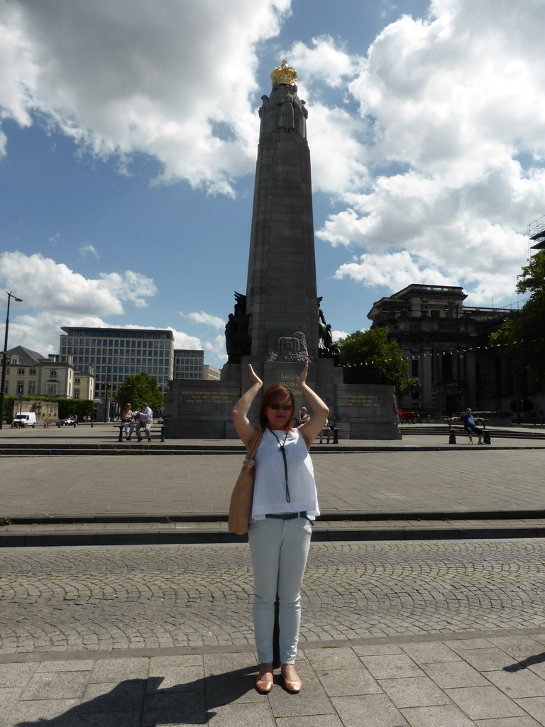 Miaomiao at the Place Poelaert square with the Infantry Memorial