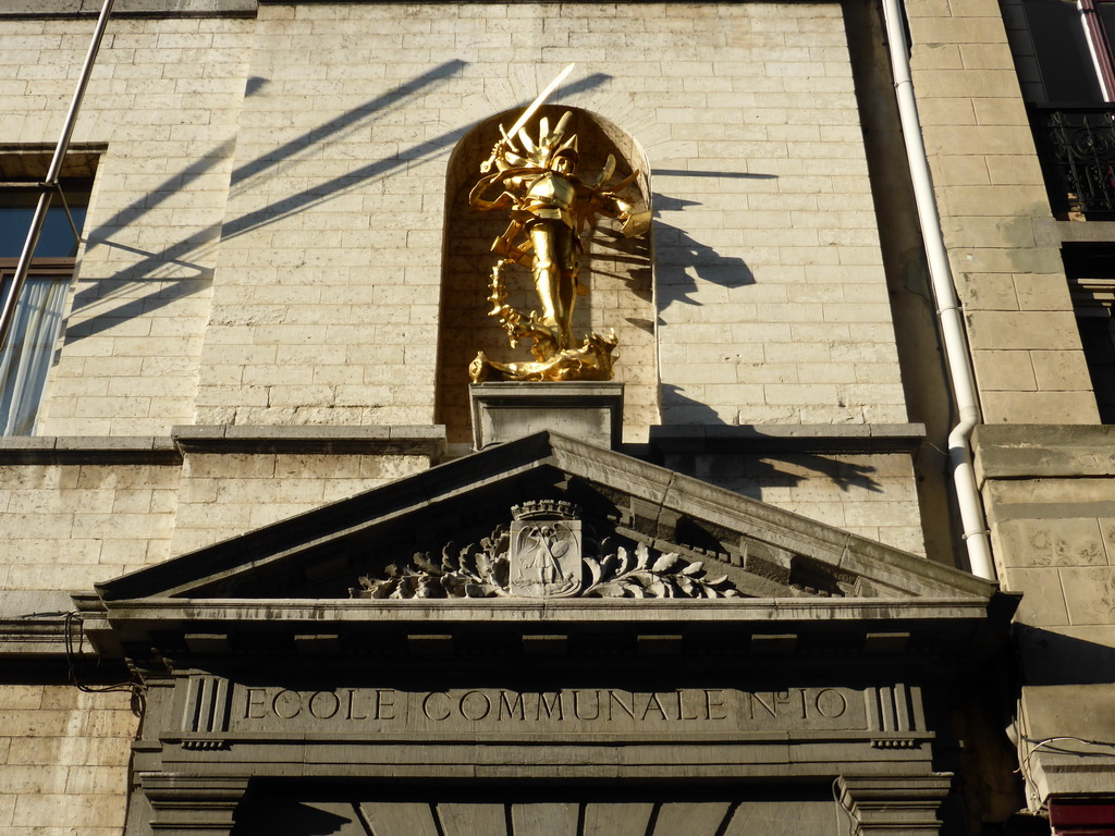 Statue at the front of a building in the Rue de Rollebeek street