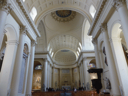 Nave and apse of the Église Saint-Jacques-sur-Coudenberg church