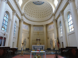 Apse and altar of the Église Saint-Jacques-sur-Coudenberg church