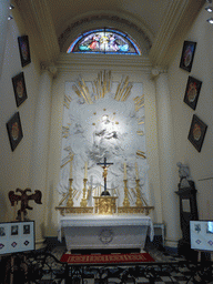 Altar at the right side of the transept of the Église Saint-Jacques-sur-Coudenberg church