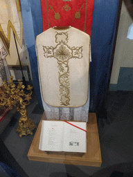Clothing, chandeleer and book, at the Église Saint-Jacques-sur-Coudenberg church