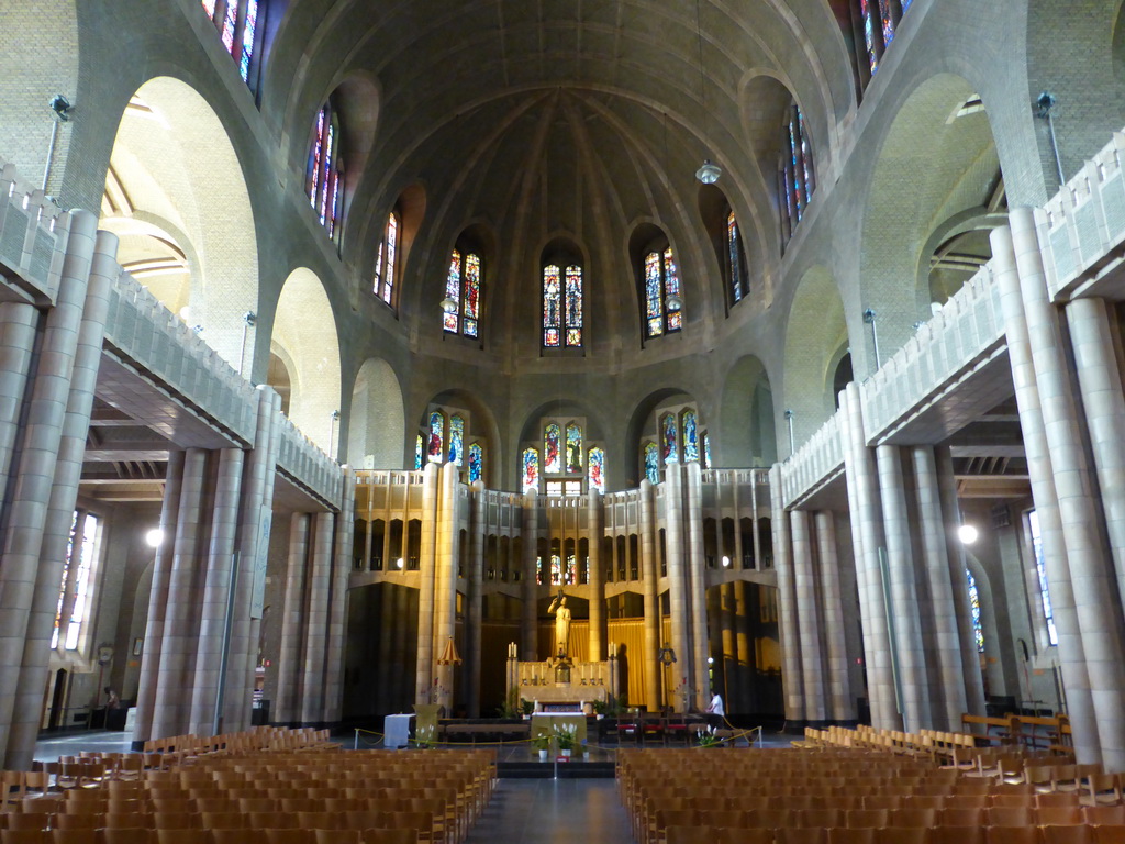 Apse and altar at the Basilique du Sacré-Coeur de Bruxelles church