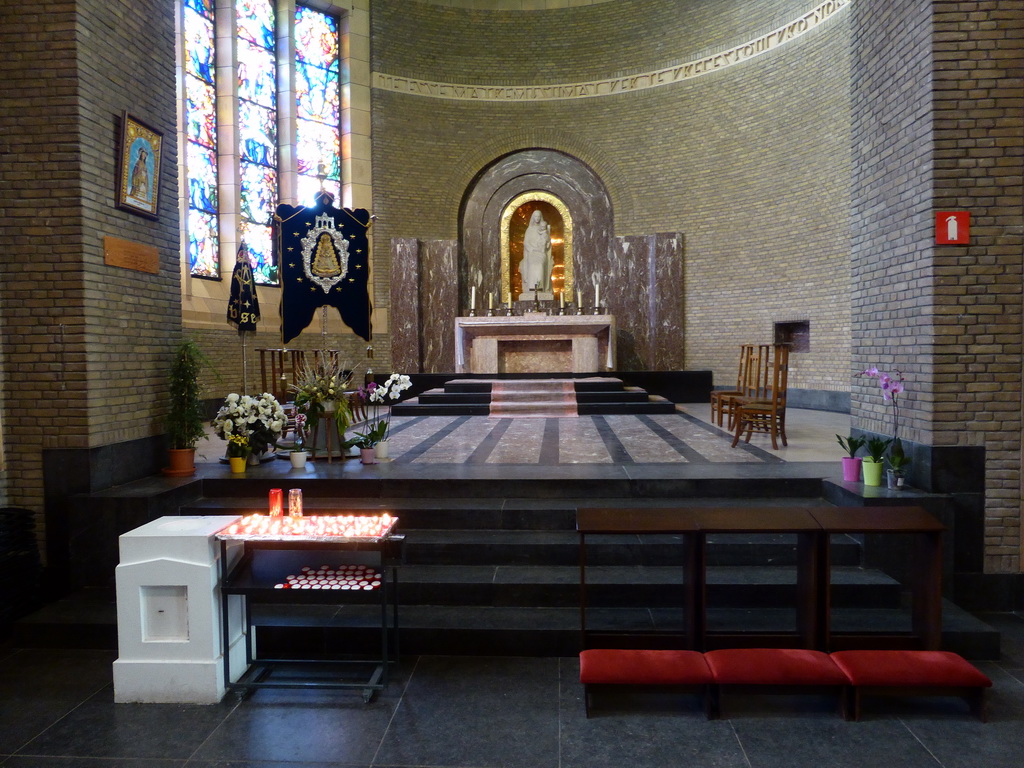 Chapel at the Basilique du Sacré-Coeur de Bruxelles church