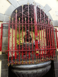 Fountain `Jeanneke Pis` at the Impasse de la Fidélité street