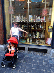 Miaomiao and Max with beer bottles and glasses in the window of the Brussels Corner store at the Rue de l`Etuve street