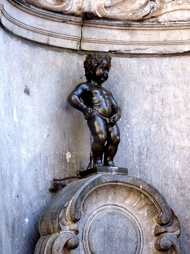 Fountain `Manneken Pis` at the crossing of the Rue de l`Étuve street and the Rue du Chêne street