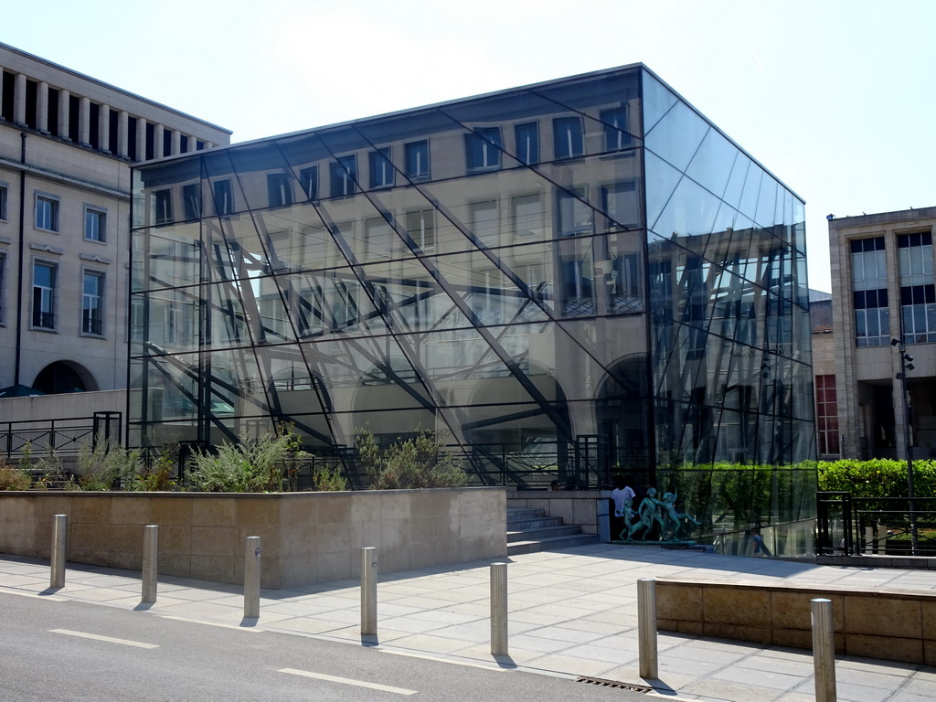 Glass building at the Mont des Arts hill