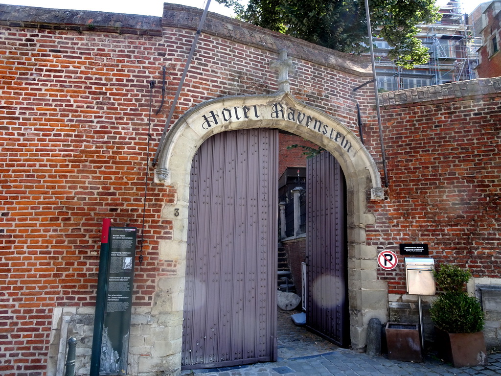 Gate to Hotel Ravenstein at the Rue Ravenstein street