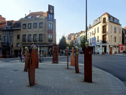 Statues of European citizens at the crossing of the Rue Stevin and the Rue Archimède streets