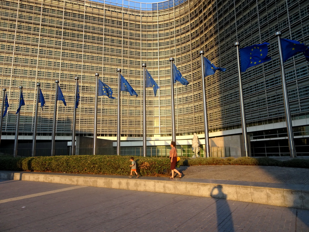 Miaomiao and Max in front of the Berlaymont building of the European Commission at the Boulevard Charlemagne