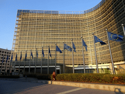 Miaomiao and Max in front of the Berlaymont building of the European Commission at the Boulevard Charlemagne