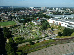 The Mini-Europe miniature park, the Océade water park, the Kinepolis Brussels movie theater, the Stade Roi Baudouin stadium and the Cité Modèle buildings, viewed from Level 7 of the Atomium