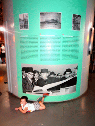 Max in front of the explanation on the Civil Engineering Arrow building of Expo 58 at Level 5 of the Atomium
