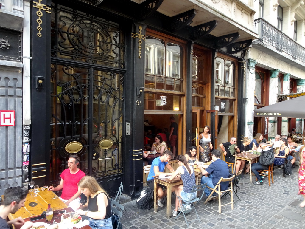 Front of the Fin de Siècle restaurant at the Rue des Chartreux street