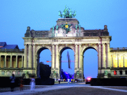 Front of the Arcade du Cinquantenaire arch at the Cinquantenaire Park, by night