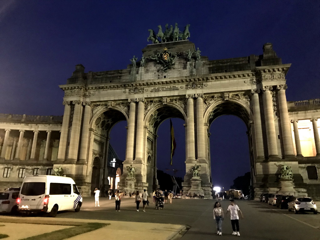 Front of the Arcade du Cinquantenaire arch at the Cinquantenaire Park, by night