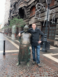 Tim with a statue of a 19th century soldier in Zrinyi Utca street