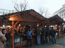 Tim at a food stand at the christmas market at Vörösmarty Tér square