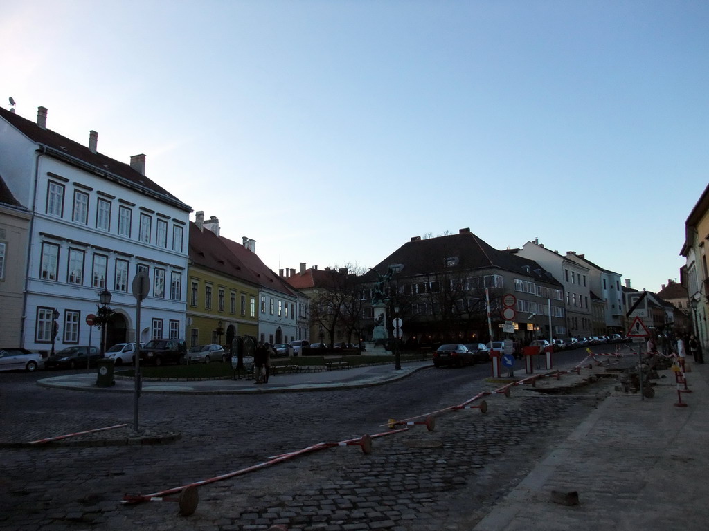 The Hess András Tér square