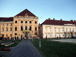 Wedding at the entrance road of Buda Castle, and Sándor Palace (Sándor-palota)