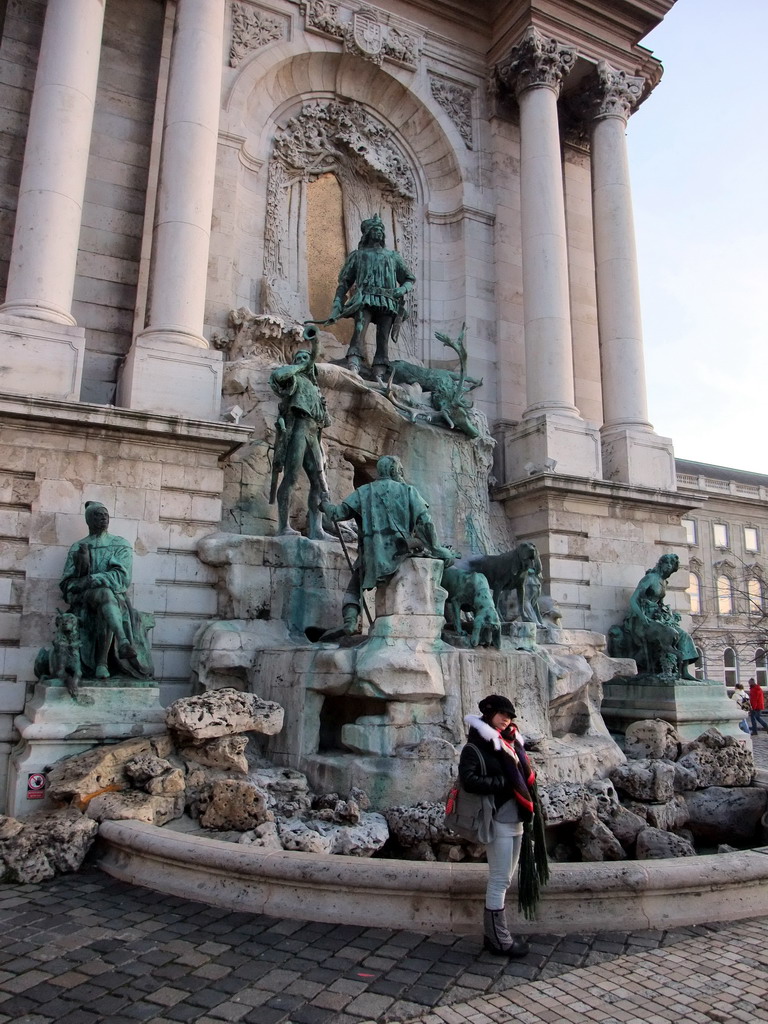 Miaomiao at the Matthias Fountain at the courtyard of Buda Castle