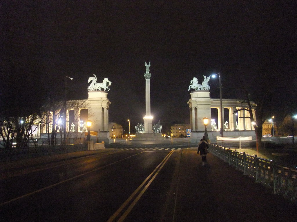 Miaomiao at Heroes` Square (Hosök Tere) with the Millennium Monument, by night