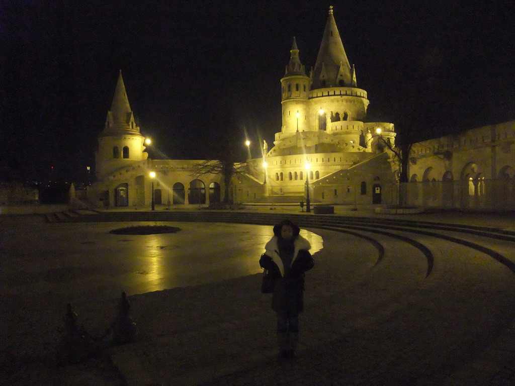 Miaomiao at the Fisherman`s Bastion, by night