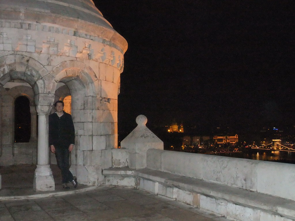 Tim at the Fisherman`s Bastion, with view on the Széchenyi Chain Bridge over the Danube river, the Gresham Palace and Saint Stephen`s Basilica, by night