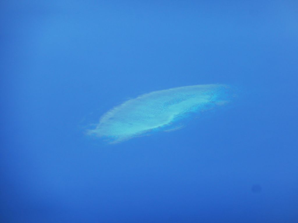 The Keeper Reef of the Great Barrier Reef, viewed from the airplane from Brisbane