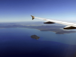 Fitzroy Island and the land east of Cairns, viewed from the airplane from Brisbane