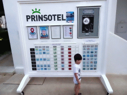 Max in front of the information billboard at the Prinsotel Alba Hotel Apartamentos