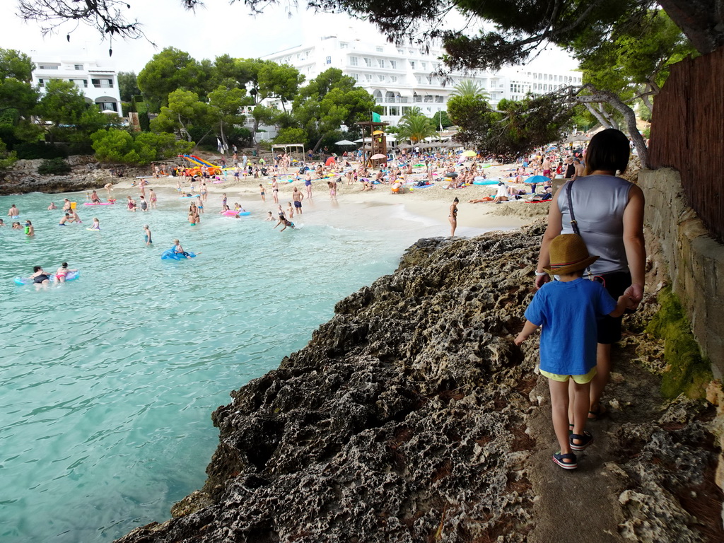 Miaomiao and Max on the rocks on the east side of the Cala Gran beach