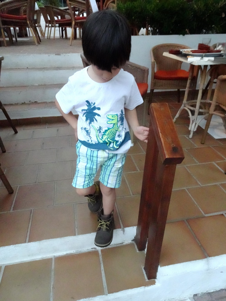 Max at the terrace of the Toby Jug restaurant at the Carrer dels Ravells street