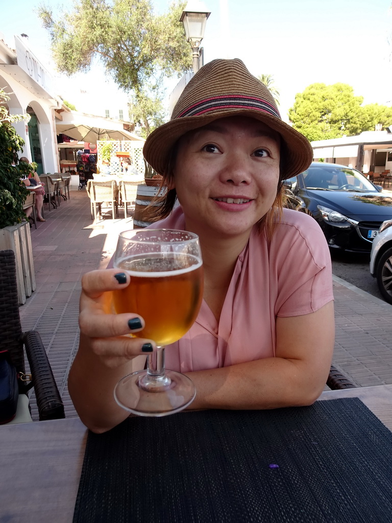 Miaomiao with a beer at the Restaurante Cafetería Mediterraneo