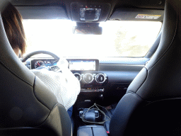 calador_117 - 238 kb - 1024x768 - Miaomiao in the rental car on the Ma-4016 road Miaomiao in the rental car on the Ma-4016 road