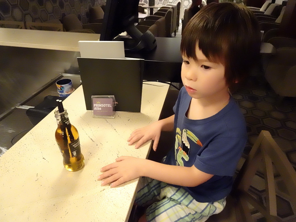 Max with an apple juice at the Moana Bar at the Prinsotel Alba Hotel Apartamentos