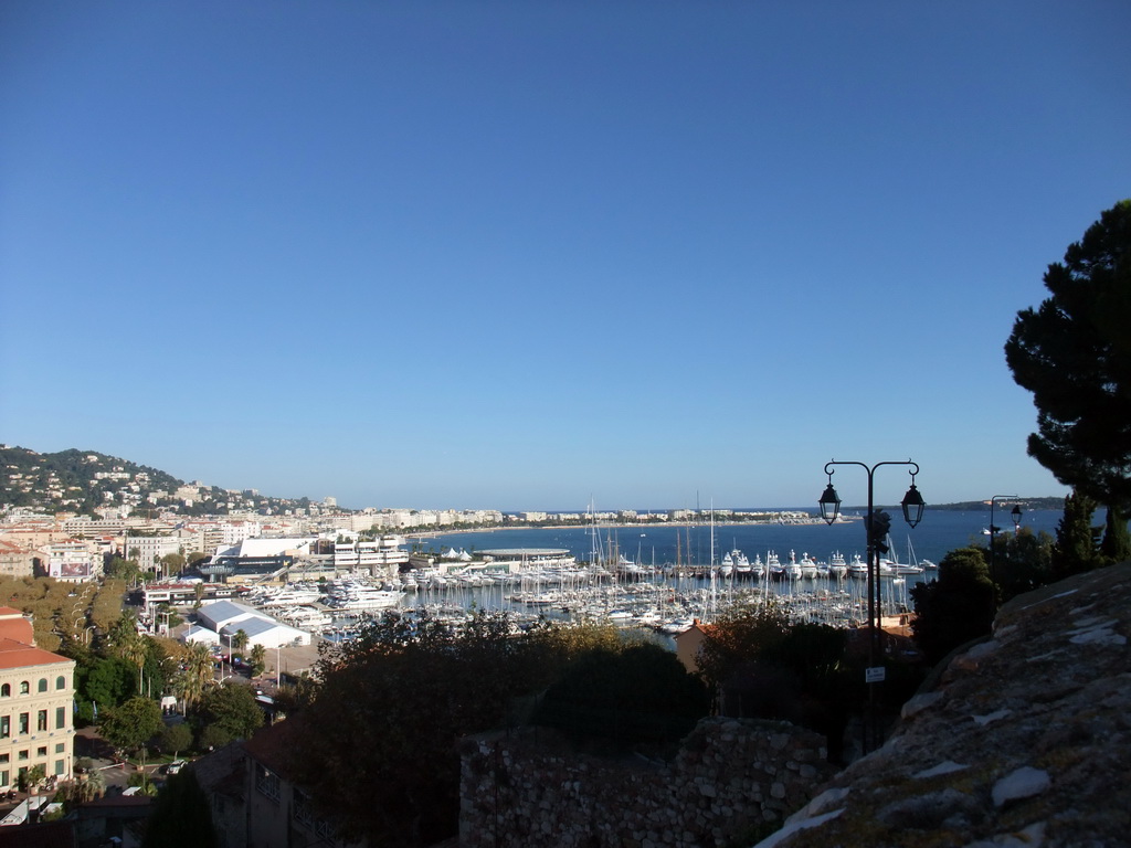 The Cannes harbour and the Palais des Festivals et des Congrès, viewed from the Place de la Castre viewing point